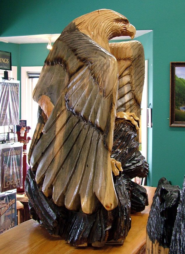 Huge BALD EAGLE Chainsaw Carving sculpture Carved wooden feather bird